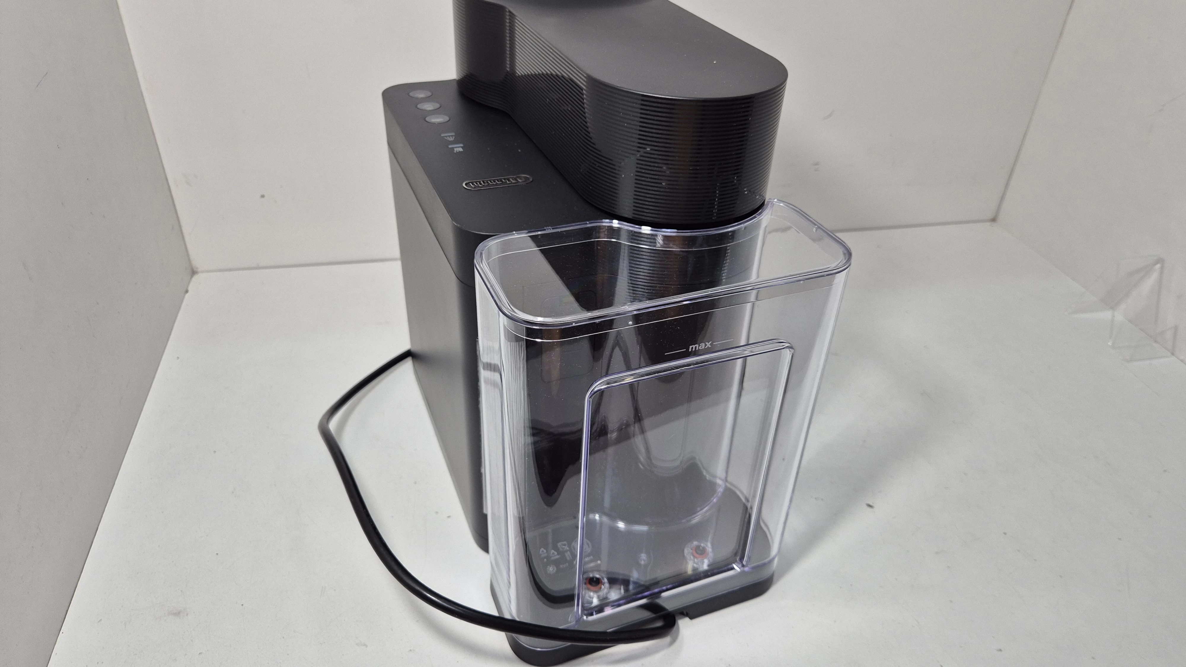 ekspres-kapsulkowy-delonghi-vertuo-lattissima-env300b-material-202593-1