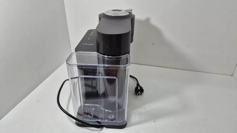 ekspres-kapsulkowy-delonghi-vertuo-lattissima-env300b-pojemnosc-zbiornika-na-wode-16