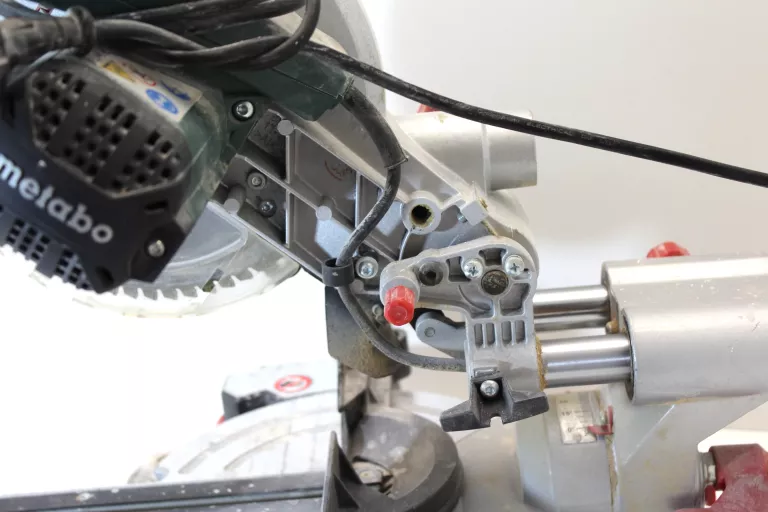 pila-ukosnica-metabo-kgs-216m-product-id-0c0ae2c7-cac8-4384-ab6c-3417cebc60ce