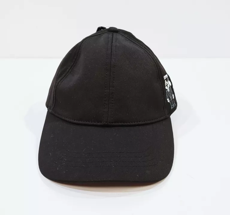CZAPKA Z DASZKIEM KARL LAGERFELD CZARNA