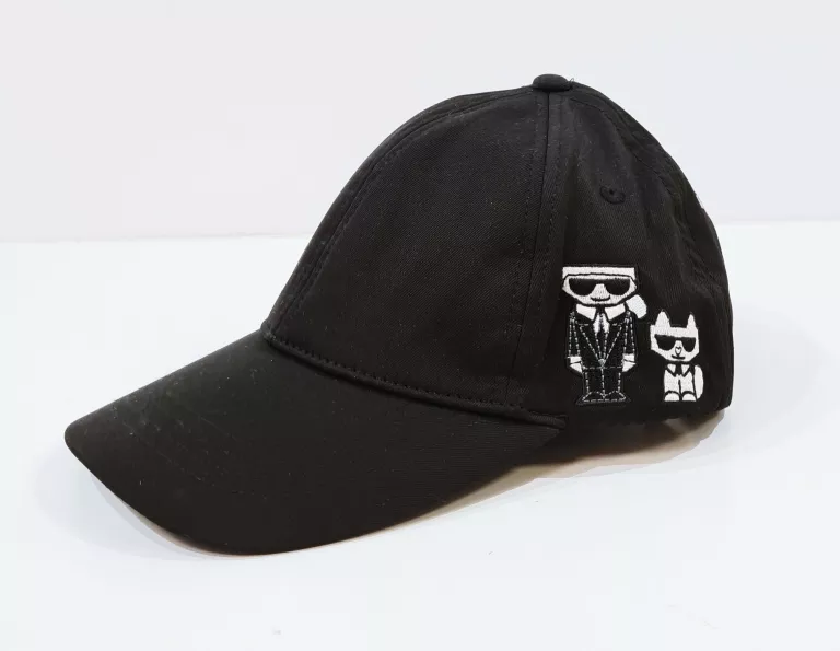 CZAPKA Z DASZKIEM KARL LAGERFELD CZARNA