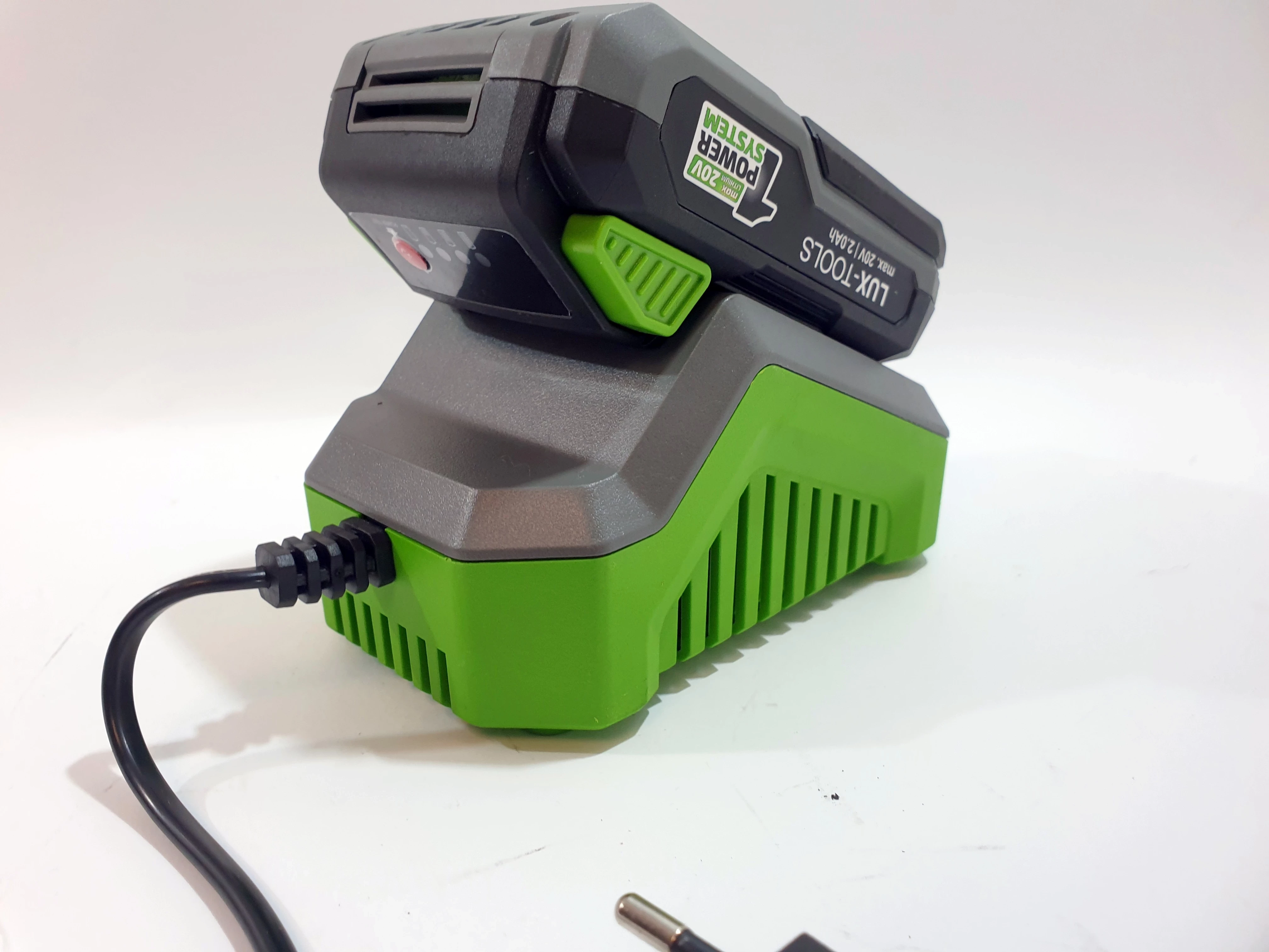 lux-tools-pilarka-na-wysiegniku-akumulatorowa-20-v-marka-obi