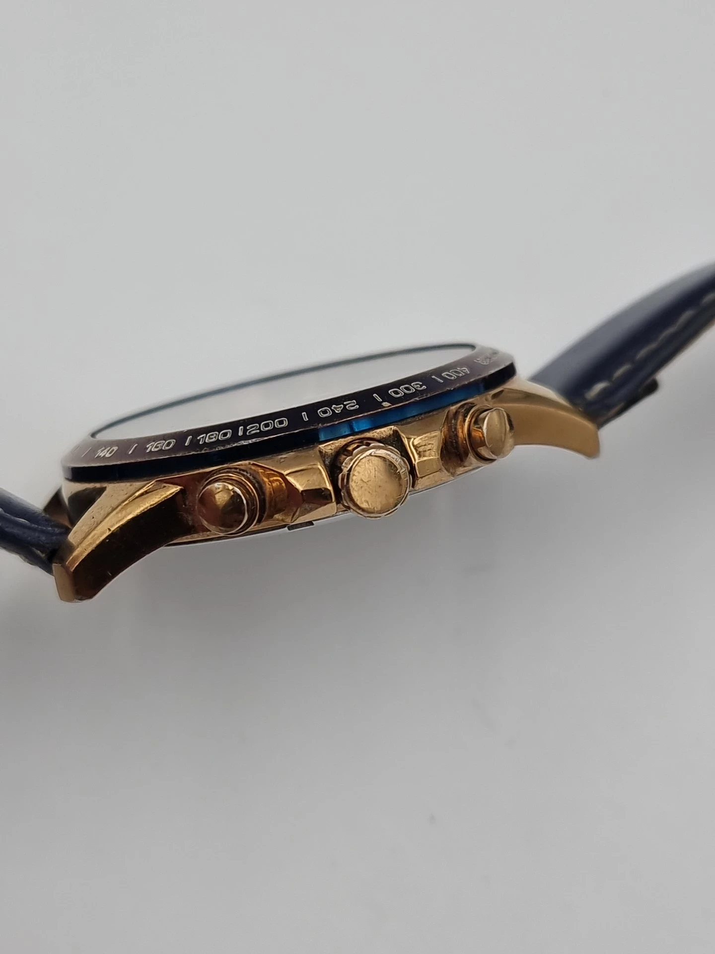 zegarek-lorus-vd53-x183-ksztalt-koperty-okragla