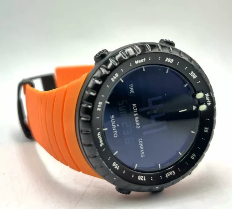 SUUNTO CORE ZEGAREK TERENOWY Z WYSOKOŚCIOMIERZEM, BAROMETREM I KOMPAS