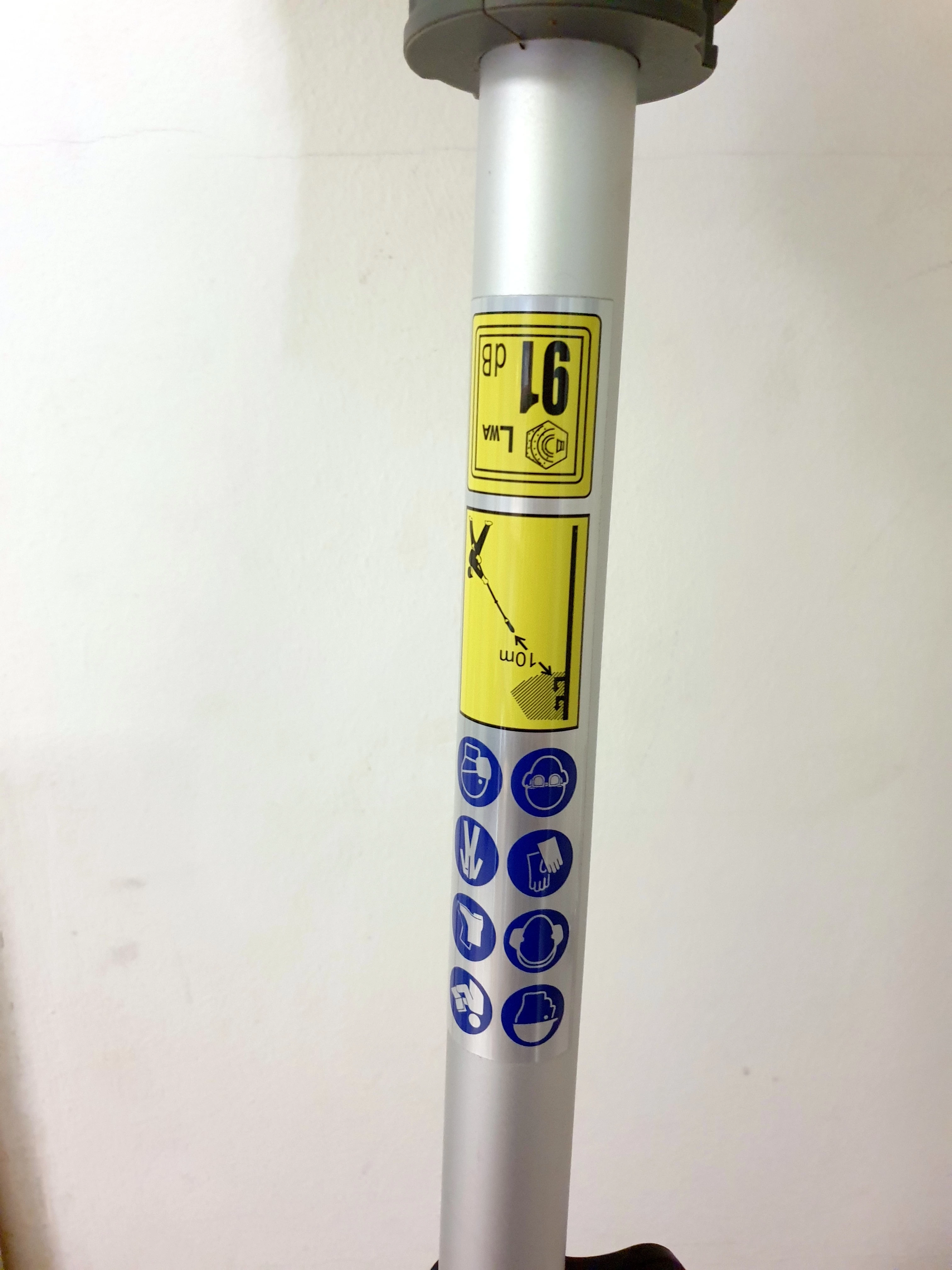 lux-tools-pilarka-na-wysiegniku-akumulatorowa-20-v-kod-producenta-6596571