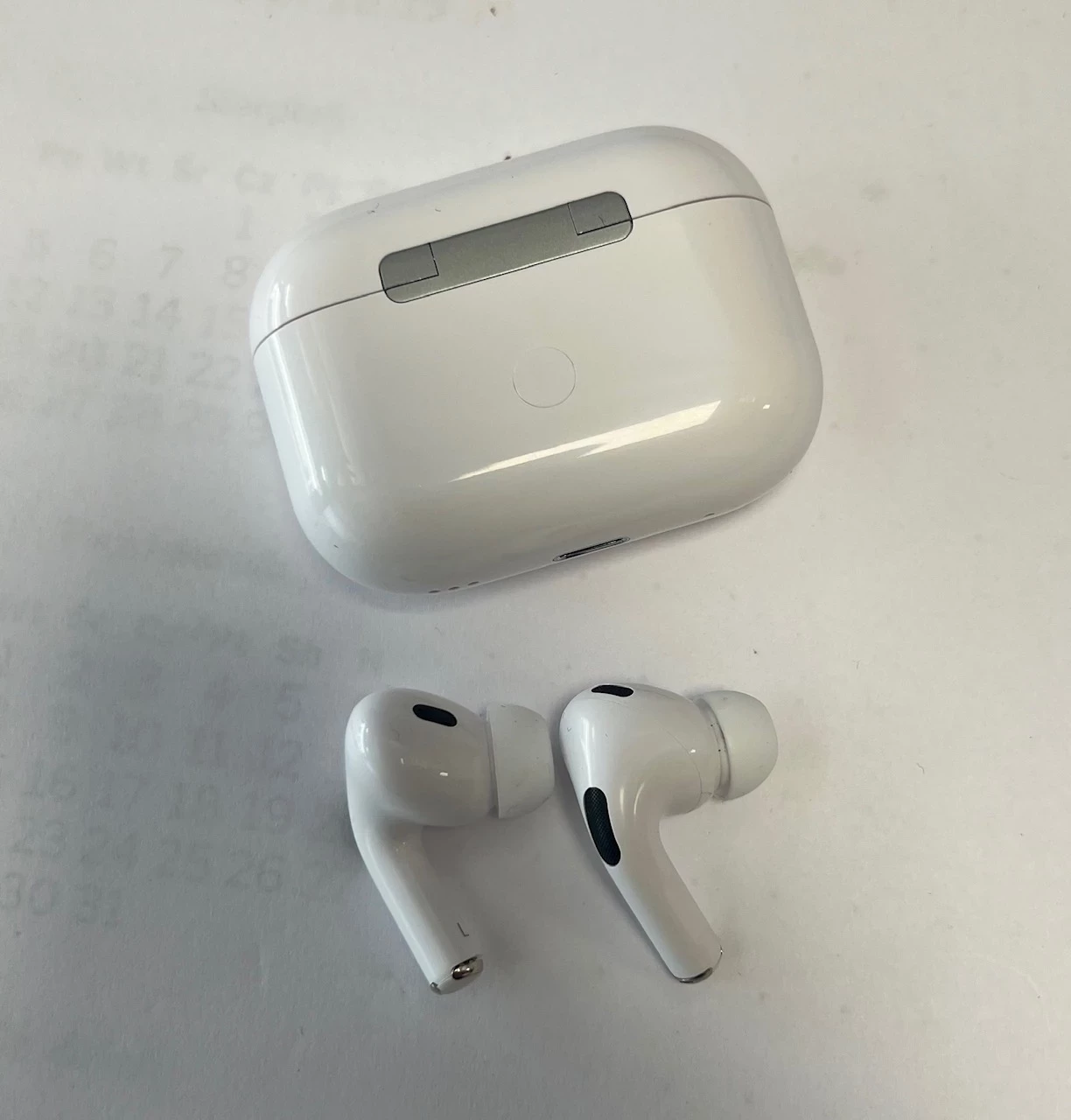apple-airpods-pro-2-gen-a2618-kolor-dominujacy-bialy