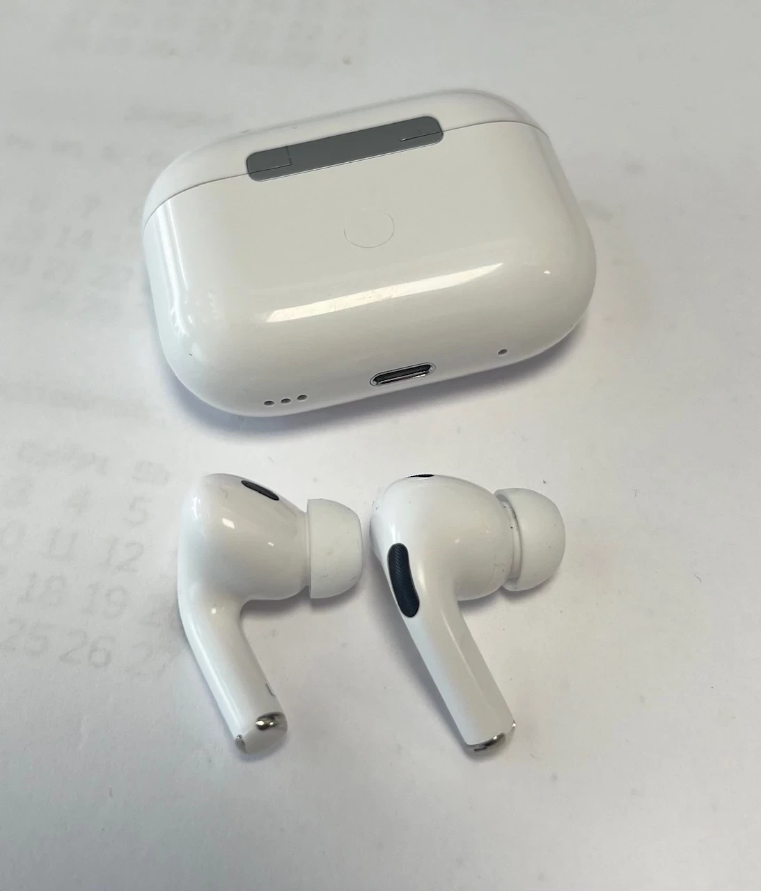 apple-airpods-pro-2-gen-a2618-marka-apple