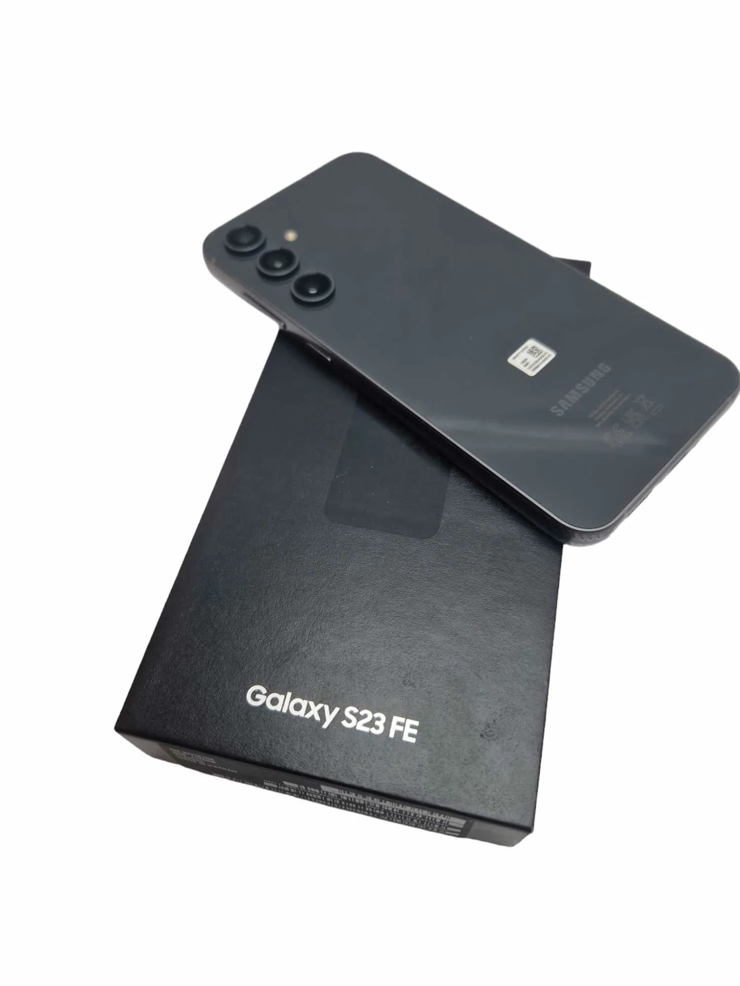 telefon-samsung-galaxy-s23-fe-opis-kod-producenta-sm-s711bzadeue