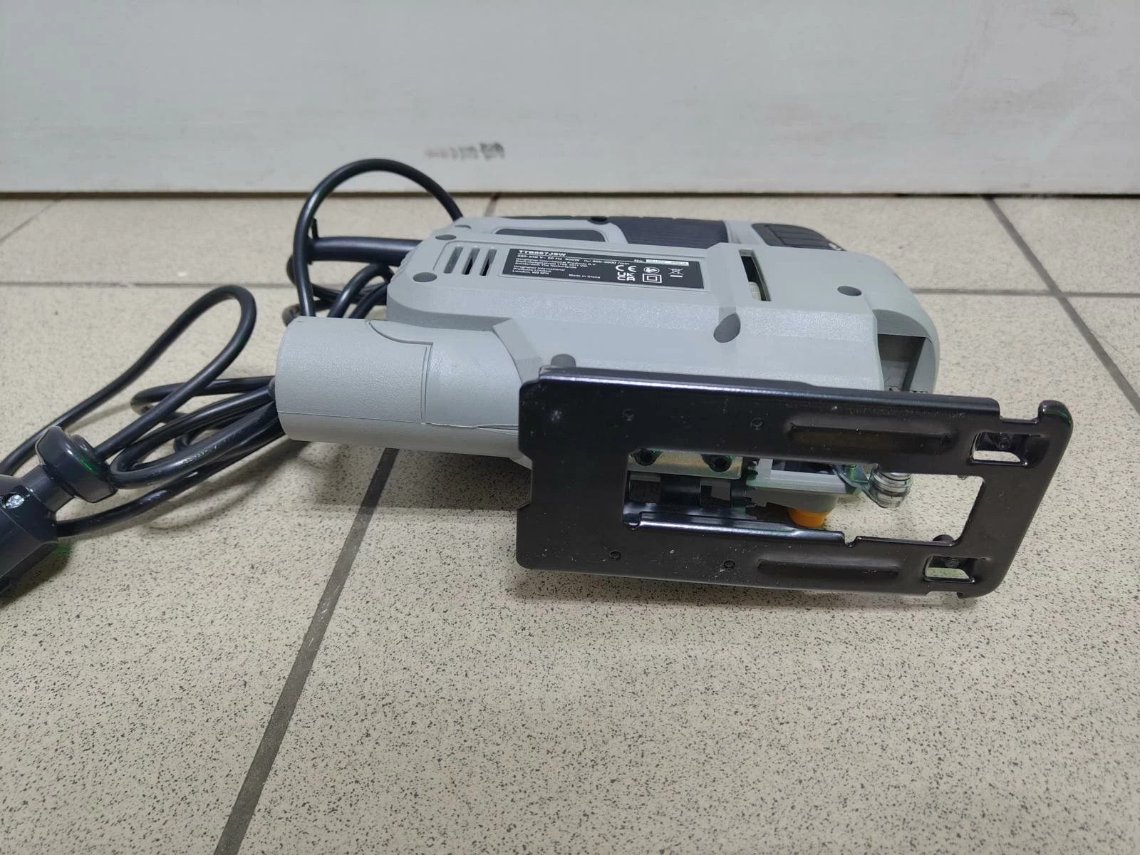 wyrzynarka-titan-ttb867jsw-600w-w-pudelku-zasilanie-sieciowe