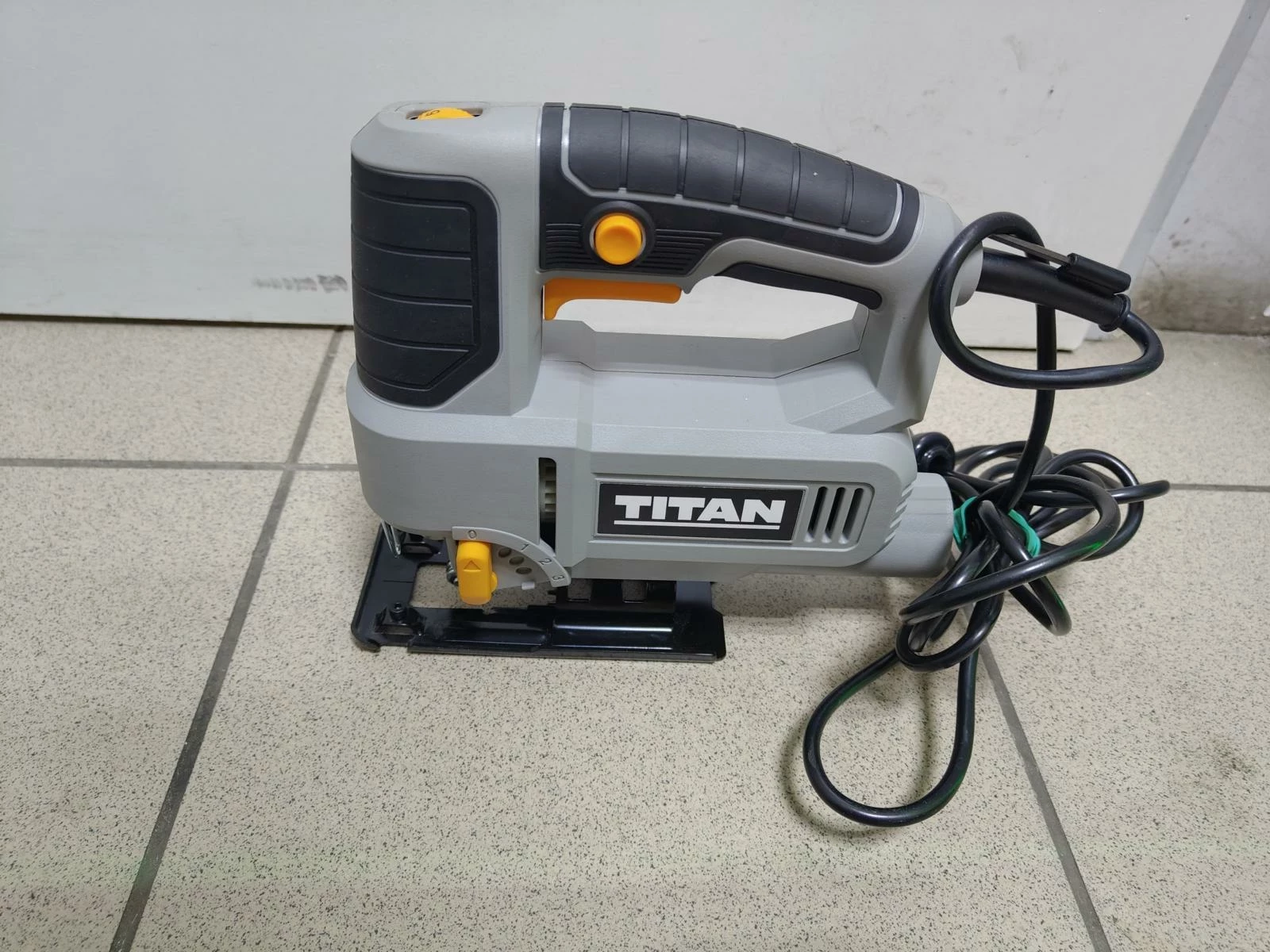 wyrzynarka-titan-ttb867jsw-600w-w-pudelku-marka-titan
