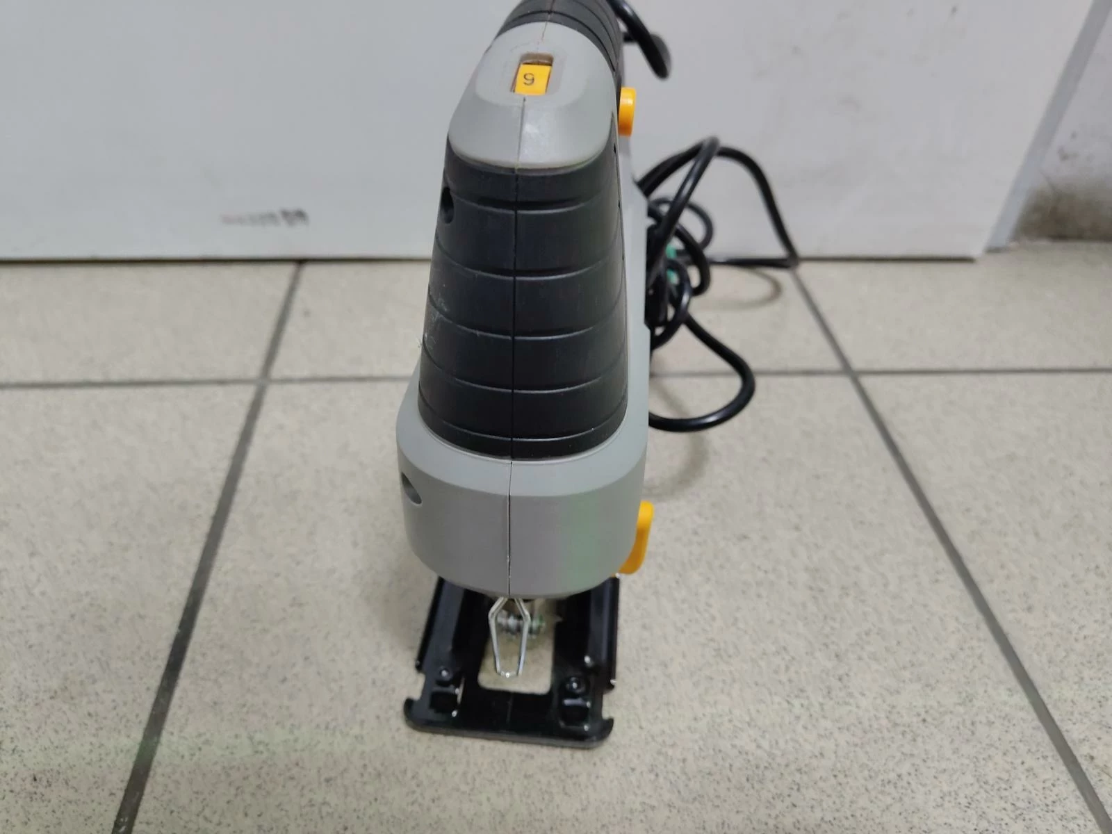 wyrzynarka-titan-ttb867jsw-600w-w-pudelku-mocowanie-brzeszczotu-chwyt-typu-t