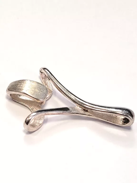 CIEKAWA SREBRNA ZAWIESZKA 4,63G