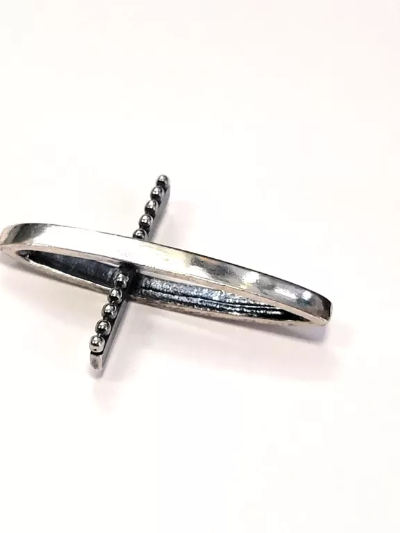 CIEKAWY SREBRNY KRZYŻYK 2,42G