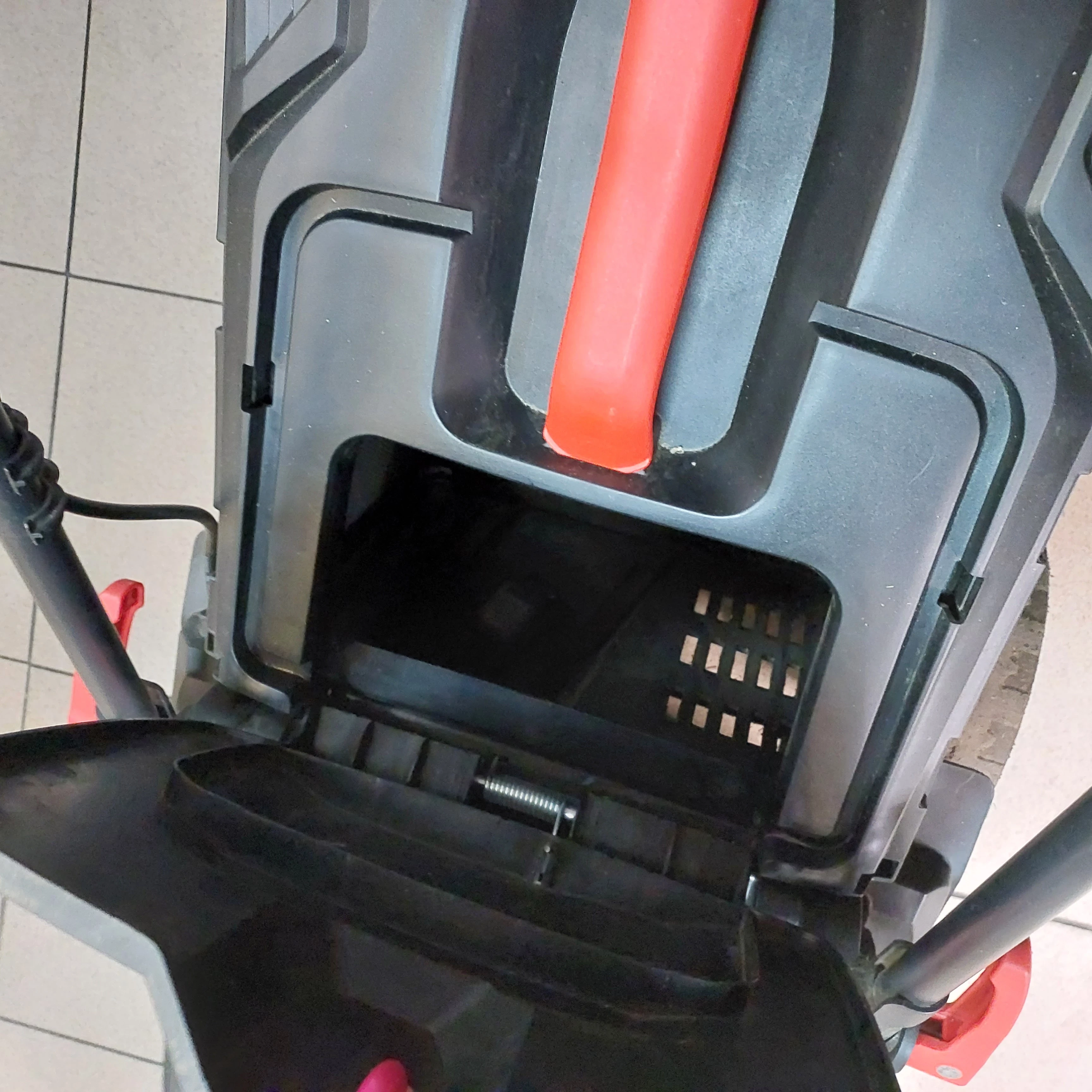 kosiarka-akumulatorowa-matrix-alm-40-x-one-super-stan-pojemnosc-kosza-40