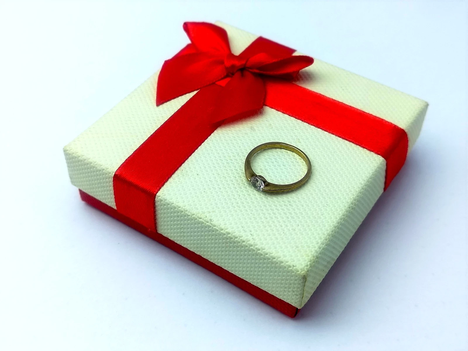 czarujacy-zloty-pierscionek-146g-r15-333-8k-rynek-20-gostynin-fly