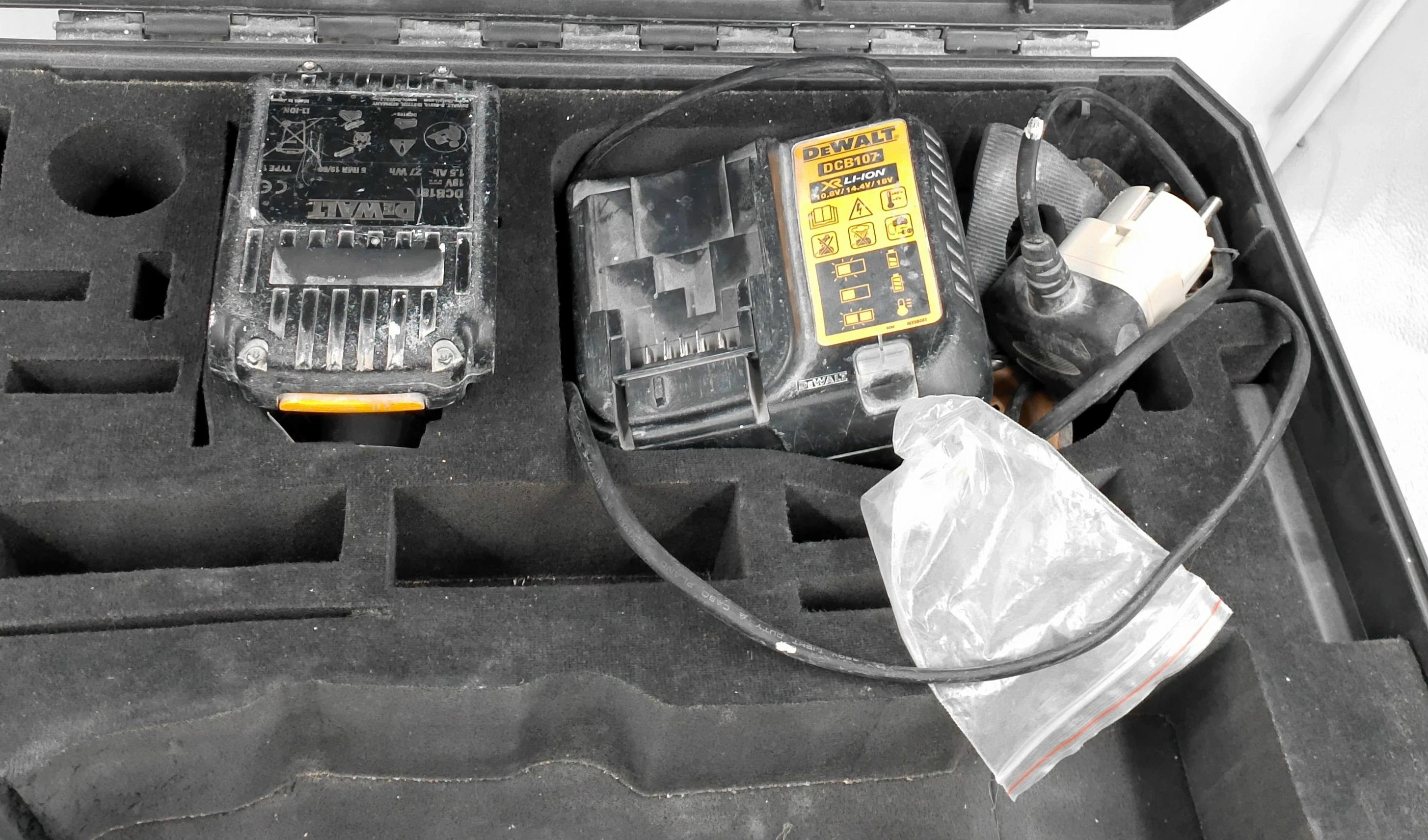 zestaw-narzedzi-dewalt-stan-uzywany