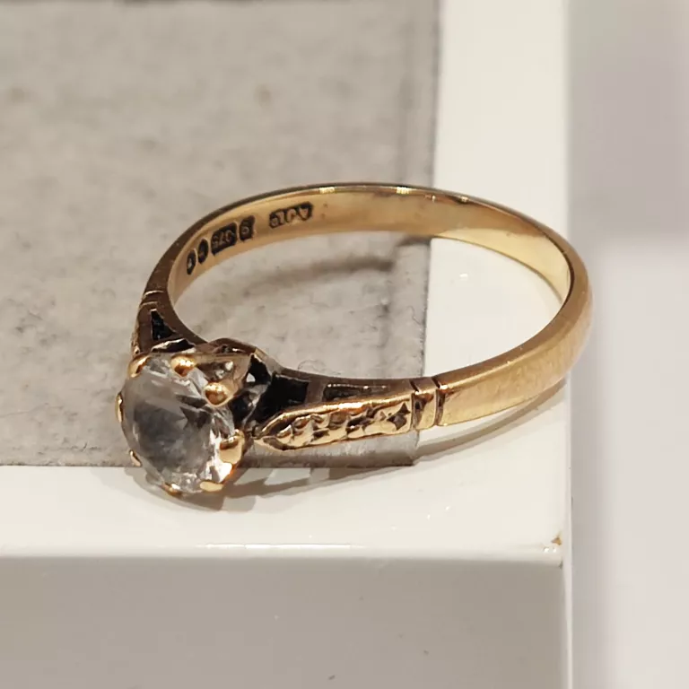 zloty-pierscionek-z-cyrkonia-181g-375-r-14-stan-uzywany