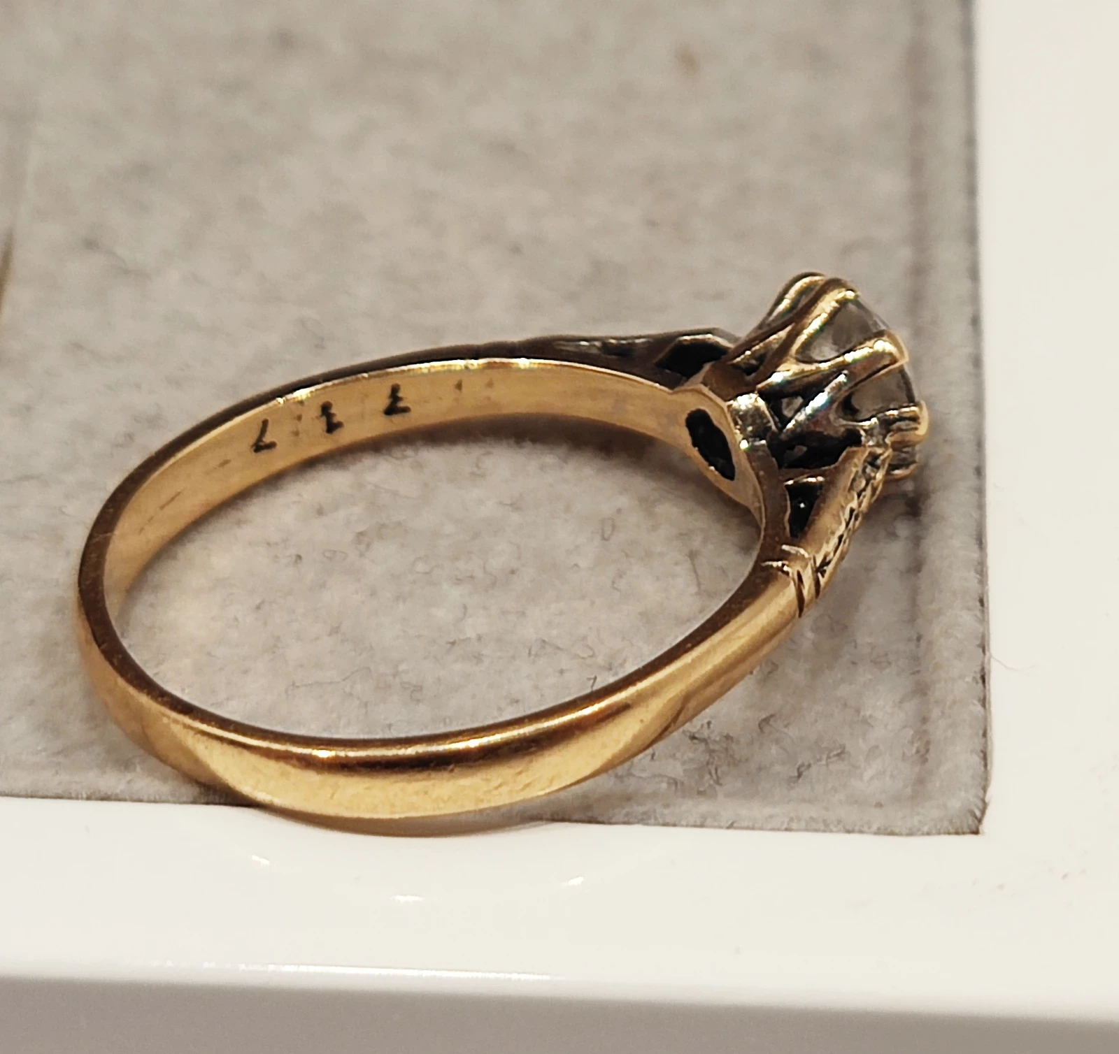 zloty-pierscionek-z-cyrkonia-181g-375-r-14-rodzaj-klasyczne