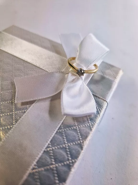 pierscionek-z-brylantem-016-ct-138g-rynek-7-grodkow