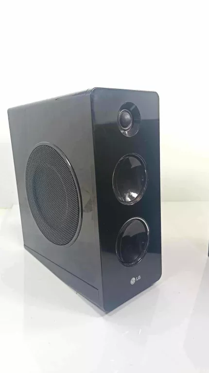 WIEŻA STEREO LG FA162-D0U W KOMPLECIE Z KABLAMI DWOMA GLOSNIKAMI I PILOTEM