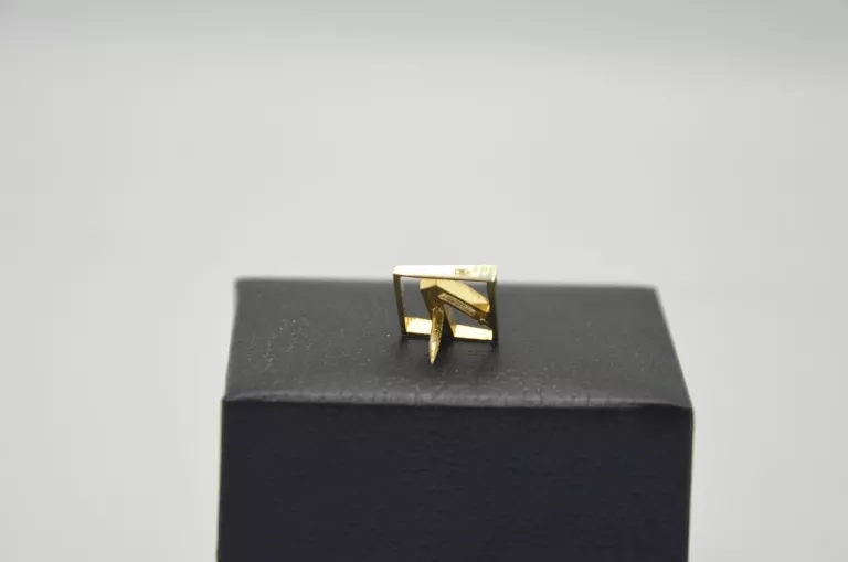 ZŁOTA PRZYPINKA LITERKA V (585) 14K W:1,66G