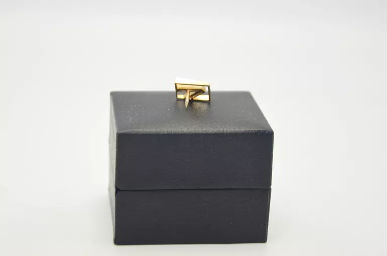 ZŁOTA PRZYPINKA LITERKA V (585) 14K W:1,66G