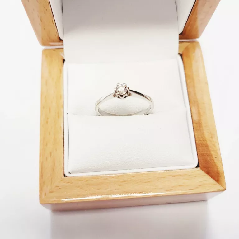 PIERŚCIONEK Z BIAŁEGO ZŁOTA W.KRUK XWR PN 12B DIAMENT 0.15CT