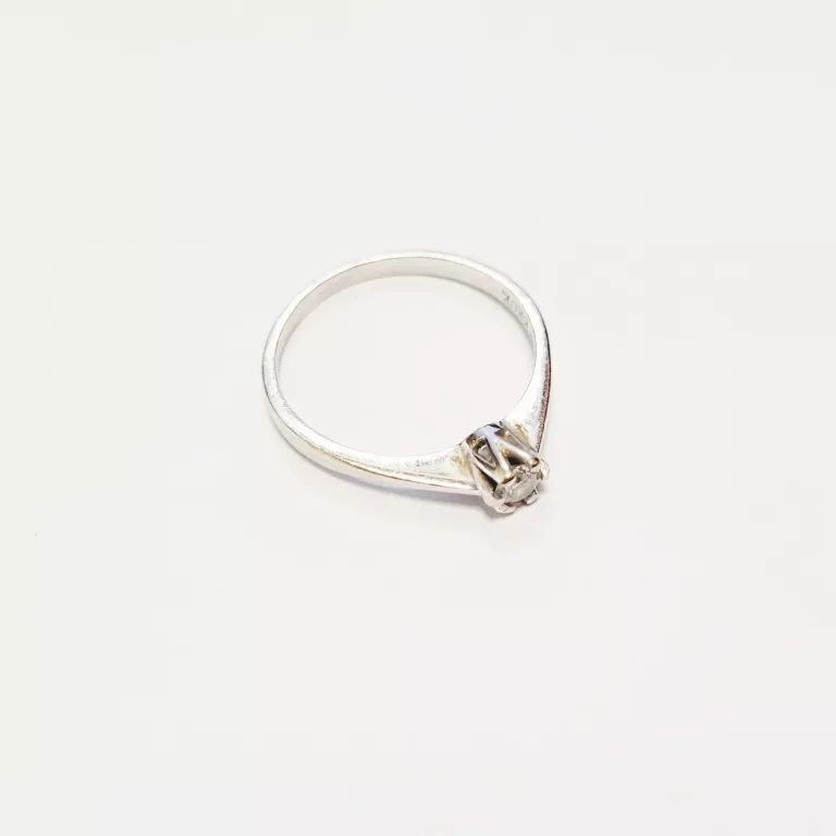 PIERŚCIONEK Z BIAŁEGO ZŁOTA W.KRUK XWR PN 12B DIAMENT 0.15CT