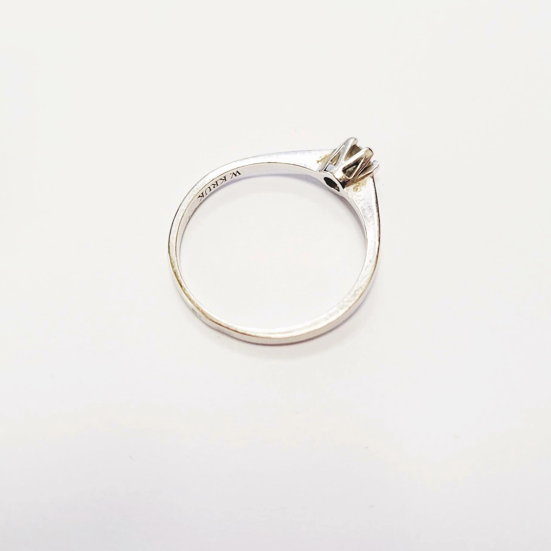 pierscionek-z-bialego-zlota-wkruk-xwr-pn-12b-diament-015ct-rodzaj-2205-2