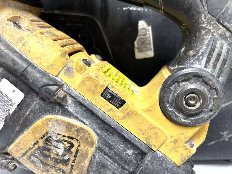 MŁOTOWIERTARKA JCB 900 SDS PLUS