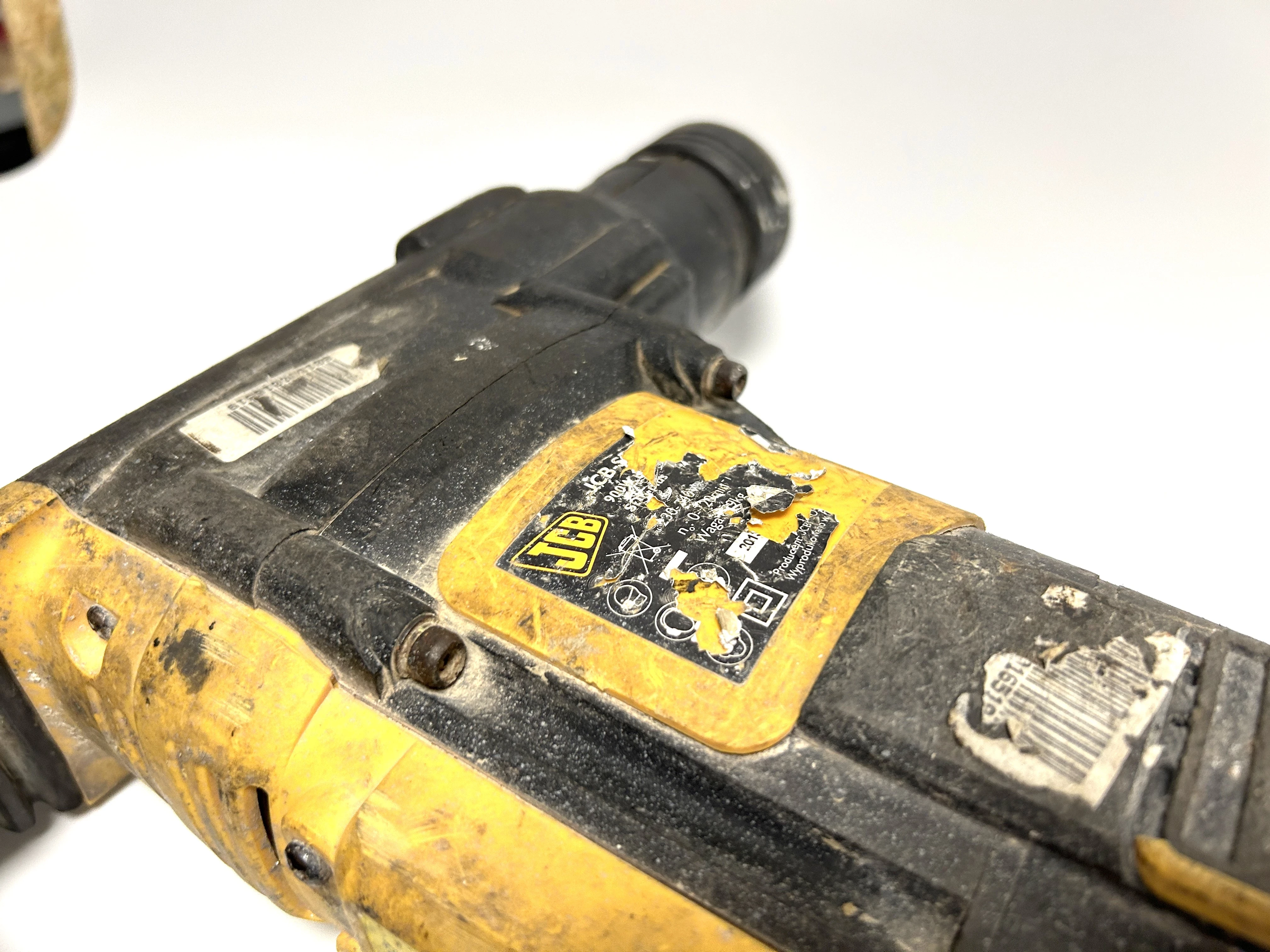 mlotowiertarka-jcb-900-sds-plus-energia-udaru-11