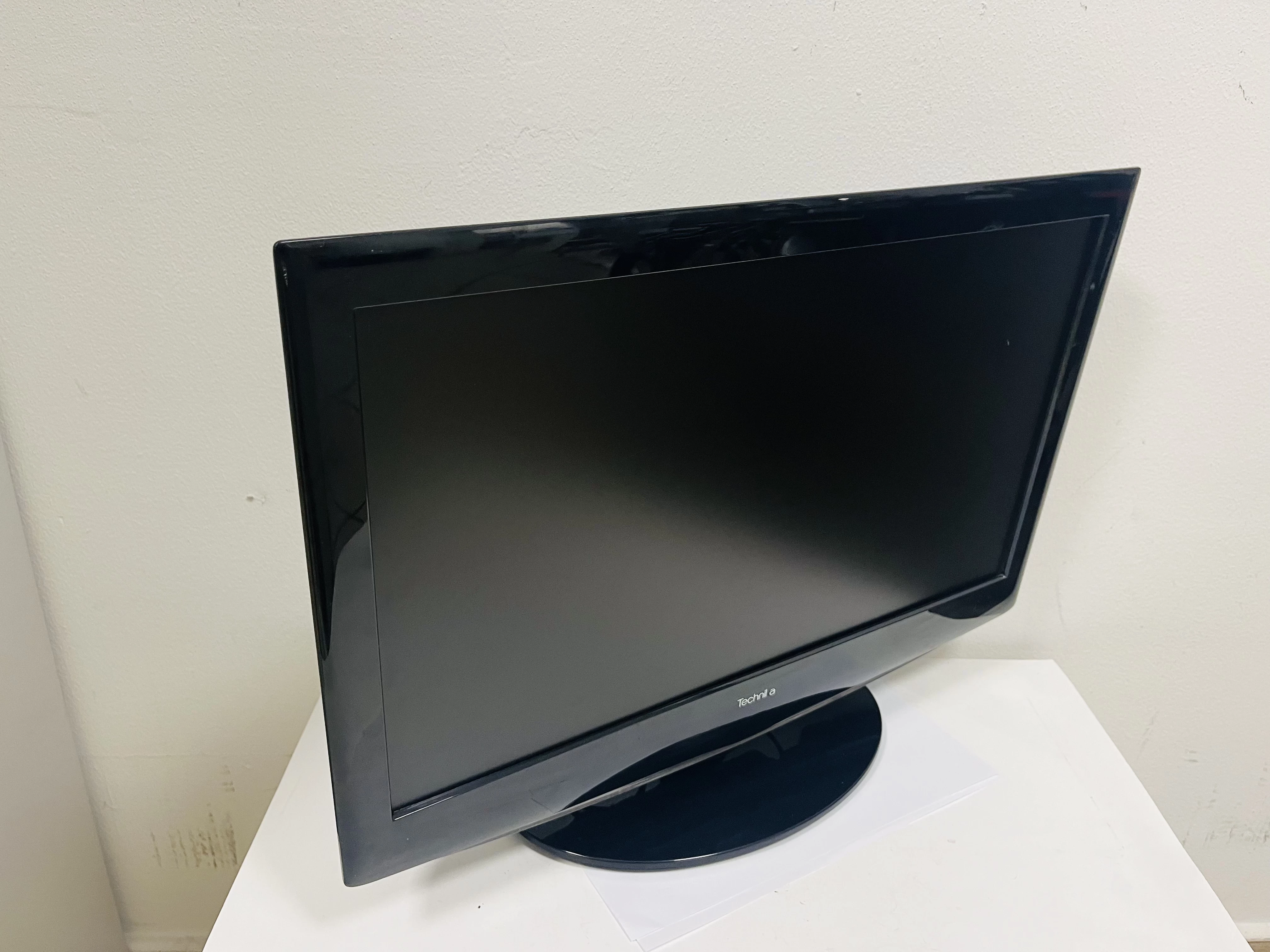 telewizor-tv-technika-22-lcd-22-241-hd-format-hd-inny