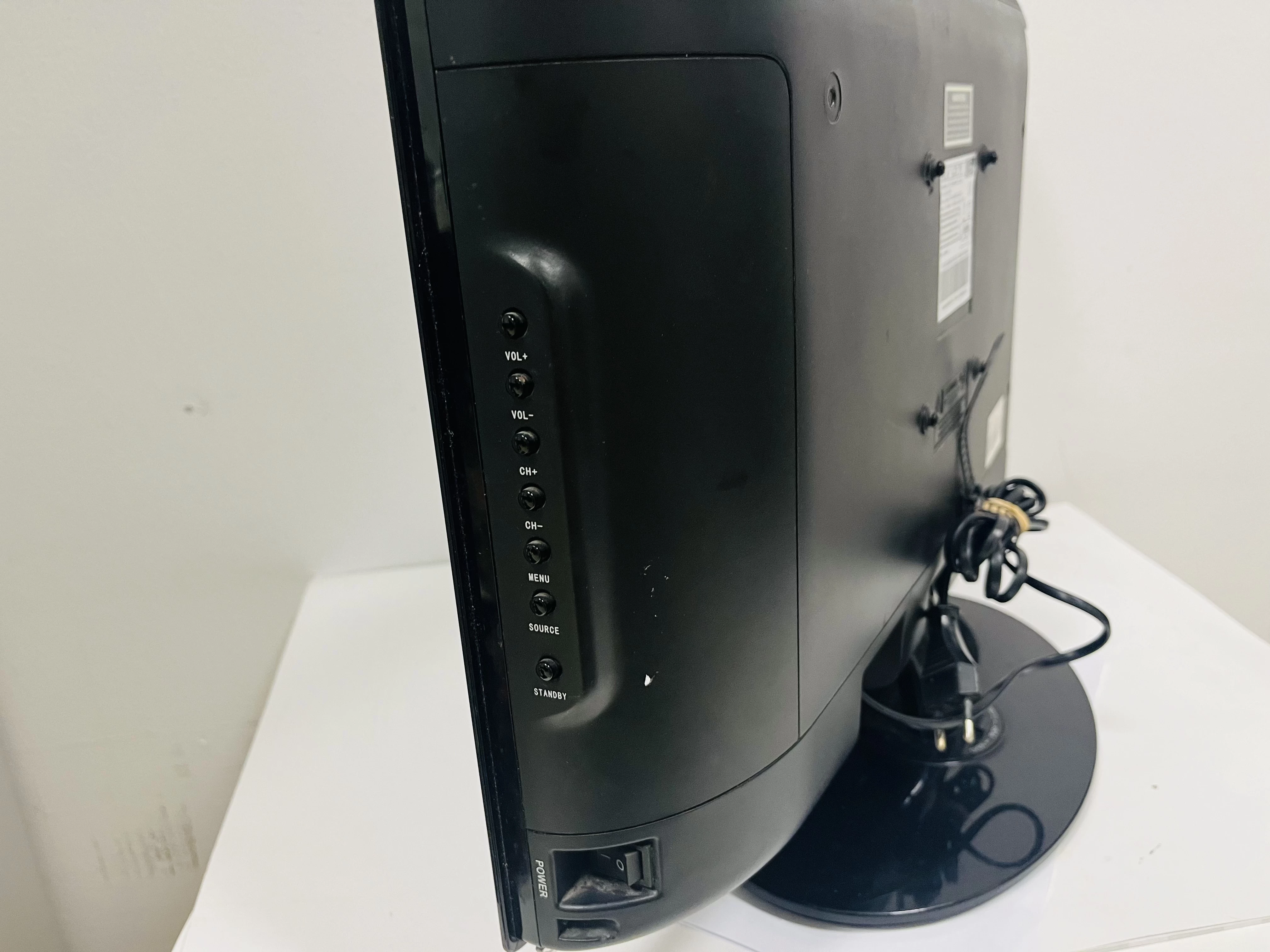 telewizor-tv-technika-22-lcd-22-241-hd-ean-gtin-4062754410470