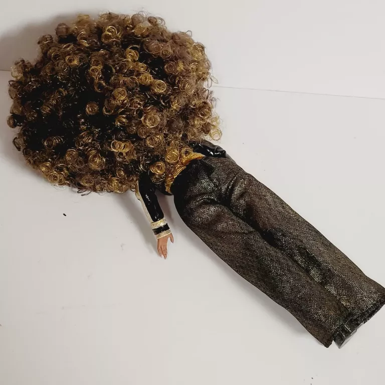 L.O.L ROYAL BEE O.M.G. SERIES 1 KOLEKCJONERSKA SUPRISE OMG ROYAL BEE