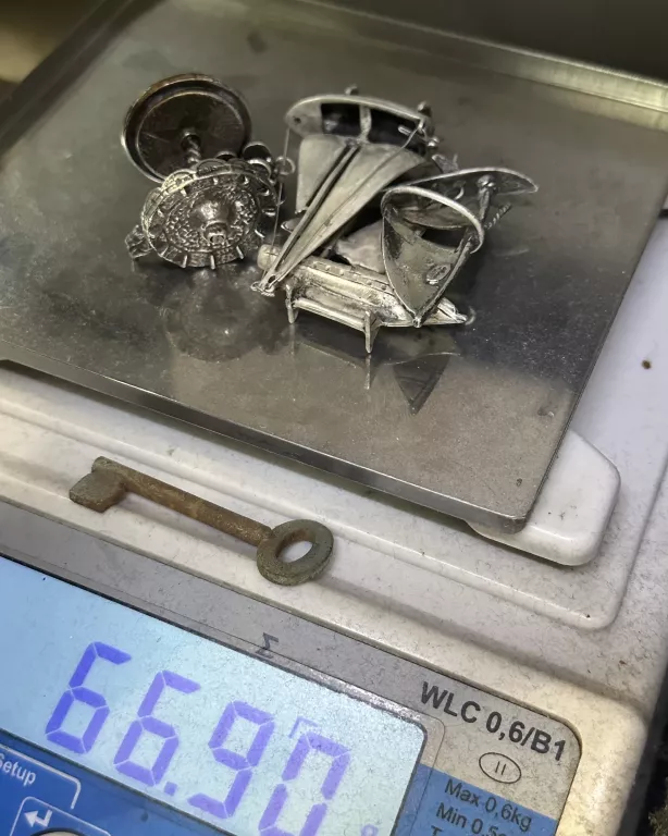 ZŁOM SREBRA PR.800/66.82G (FIGURKI MIX)
