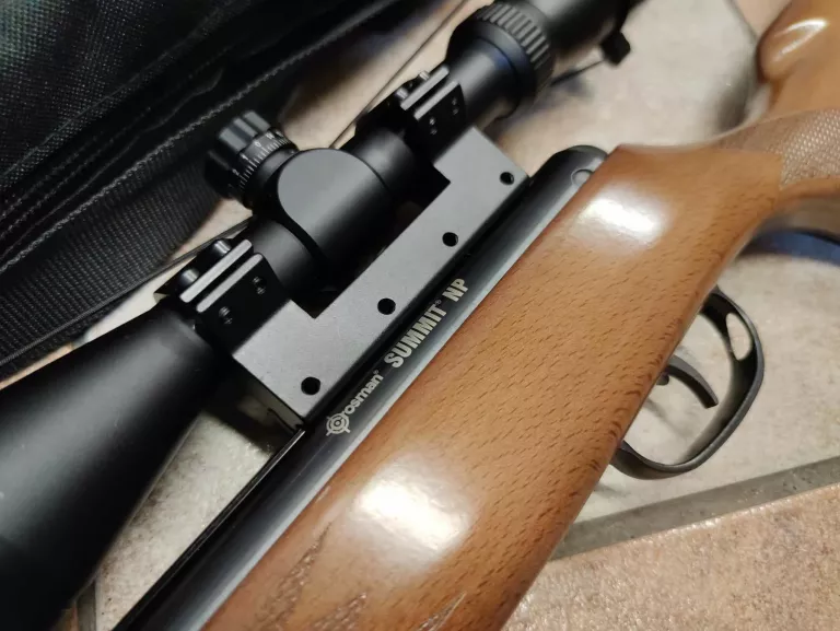 WIATRÓWKA CROSMAN SUMMIT NITRO PISTON 4,5 MM Z LUNETĄ 3-9X40 / ZESTAW