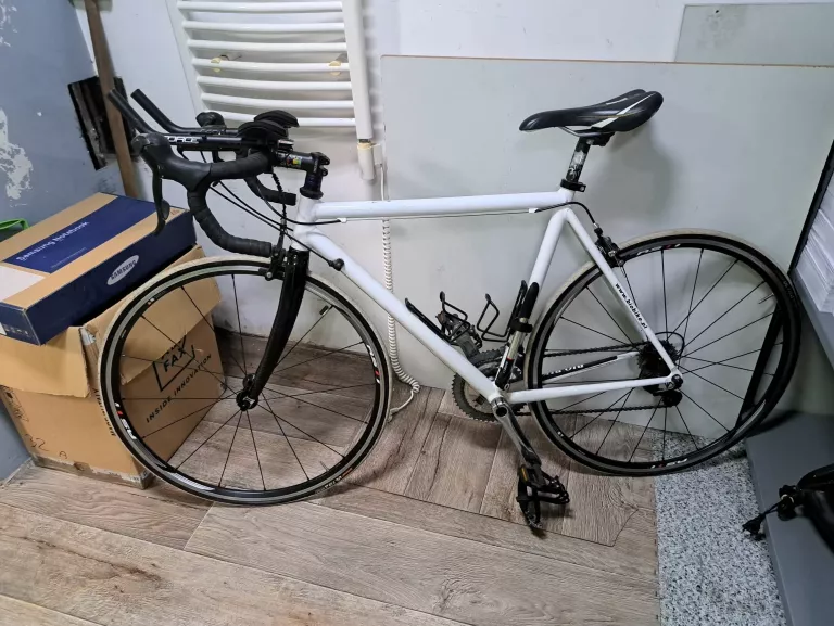 ROWER SZOSOWY 28" + OPONY RS 11 + HAMULCE+ MIERNIK SIGMA