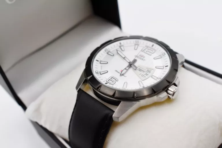 ZEGAREK ORIENT UG1X-D0-A CA