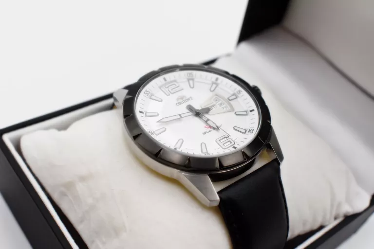ZEGAREK ORIENT UG1X-D0-A CA