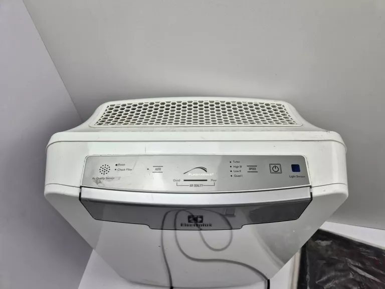 oczyszczacz-powietrza-electrolux-eap300-filtr-filtry-130611-1