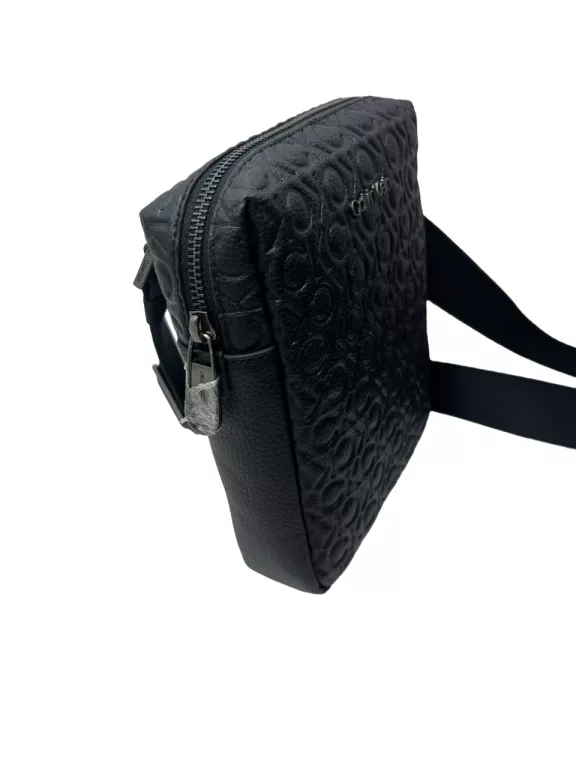 SASZETKA CALVIN KLEIN TŁOCZONE LOGO / POWYSTAWOWA Z METKĄ