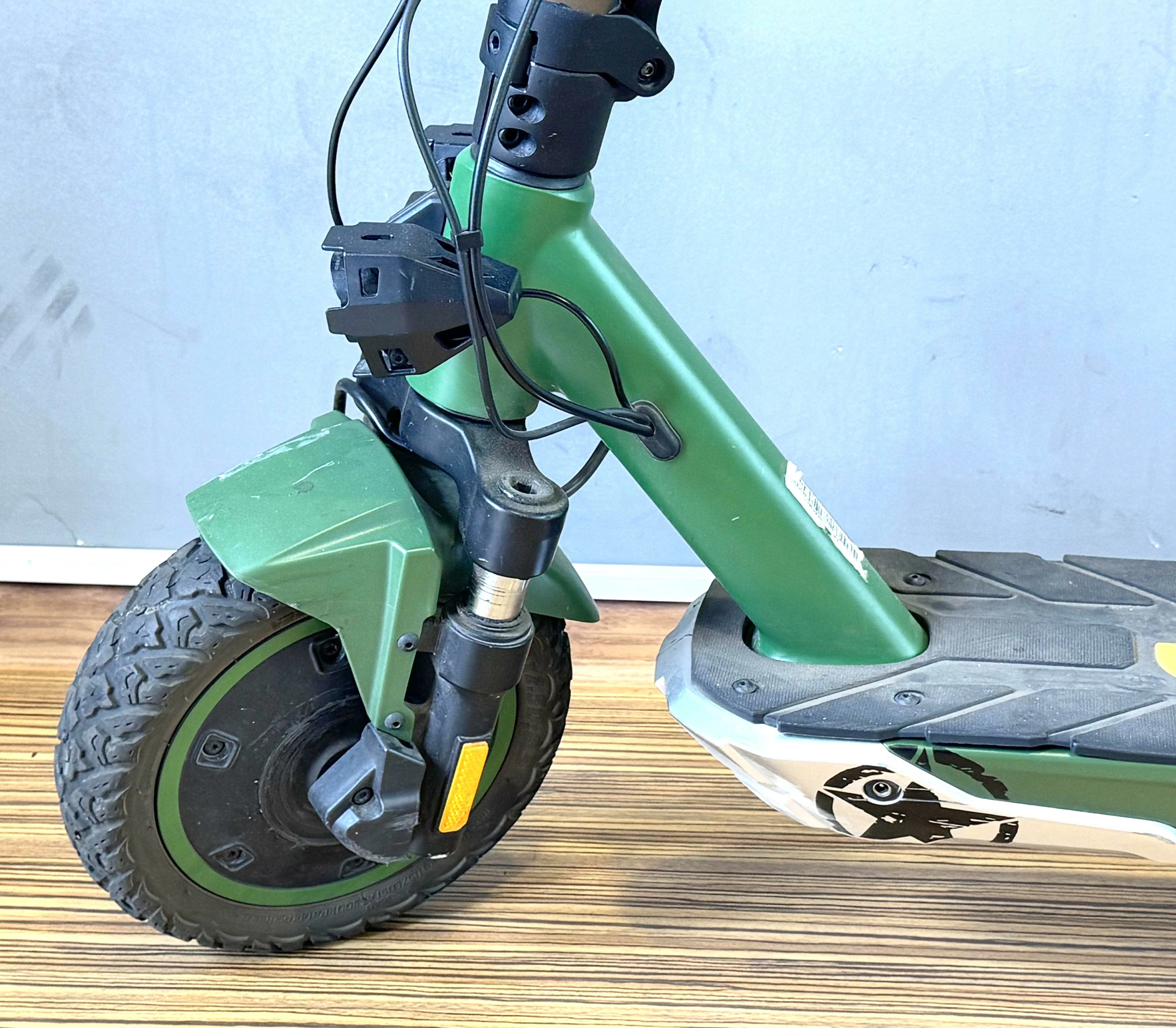 hulajnoga-elektryczna-jeep-2xe-adventurer-40km-350w-amortyzacja-10-stan-uzywany