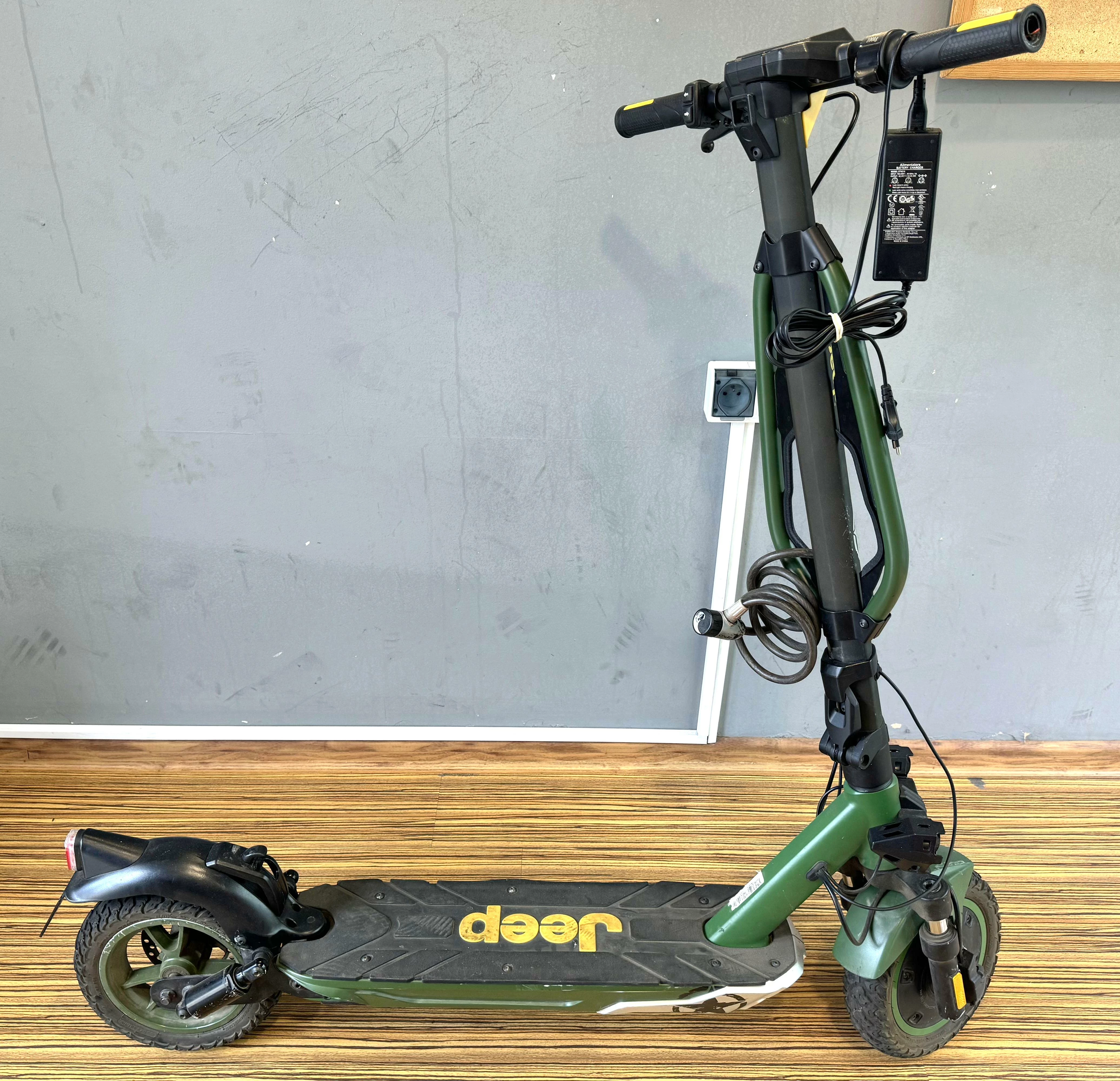 hulajnoga-elektryczna-jeep-2xe-adventurer-40km-350w-amortyzacja-10-ean-gtin-8052679458677