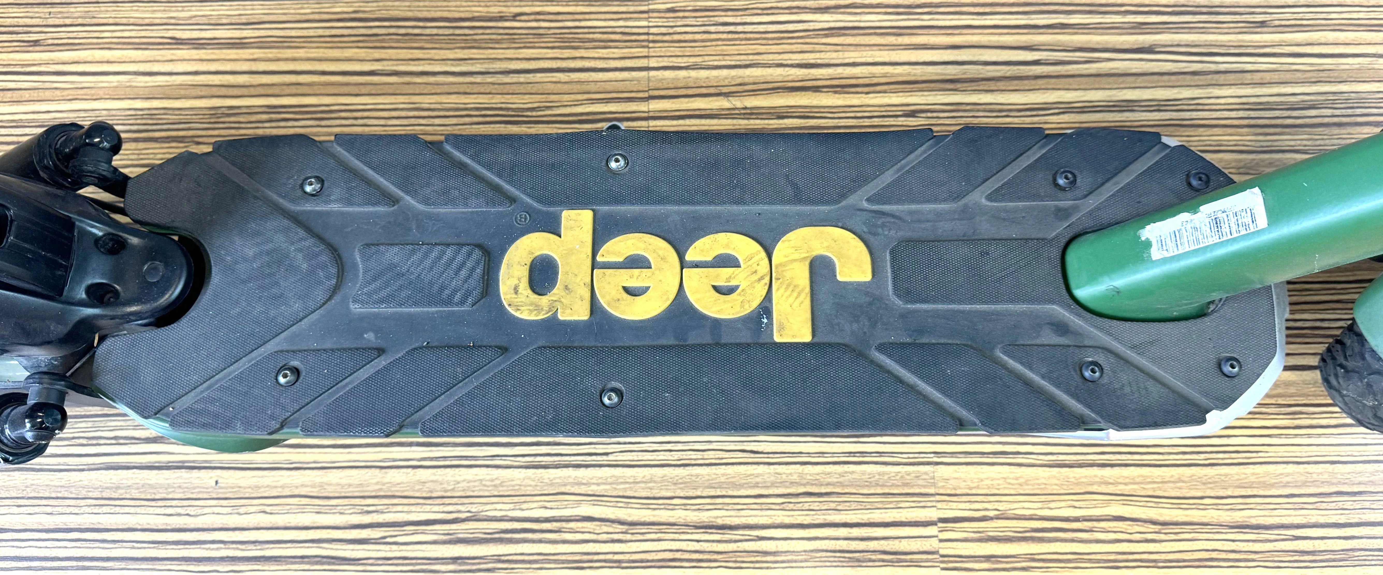 hulajnoga-elektryczna-jeep-2xe-adventurer-40km-350w-amortyzacja-10-model-2xe-adventurer-czarno-zielony