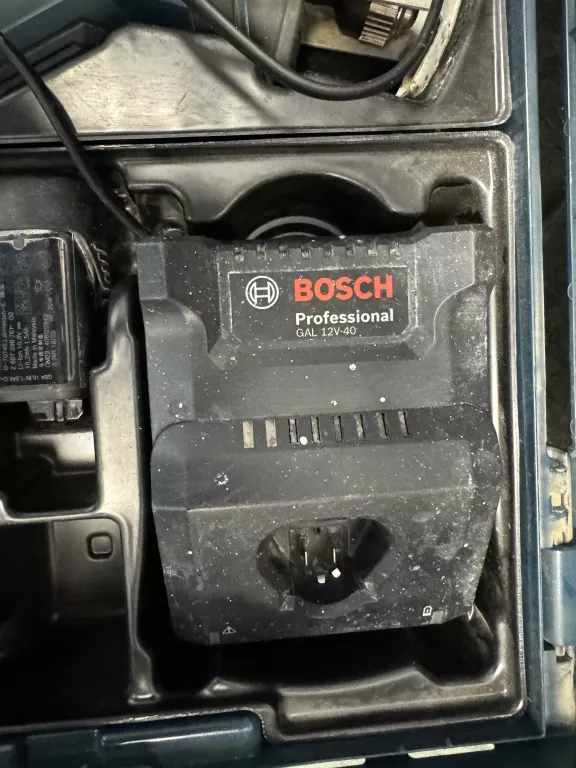 ZESTAW BOSCH, PIŁA GSA 10,8 V-LI, LATARKA, AKU, BOX