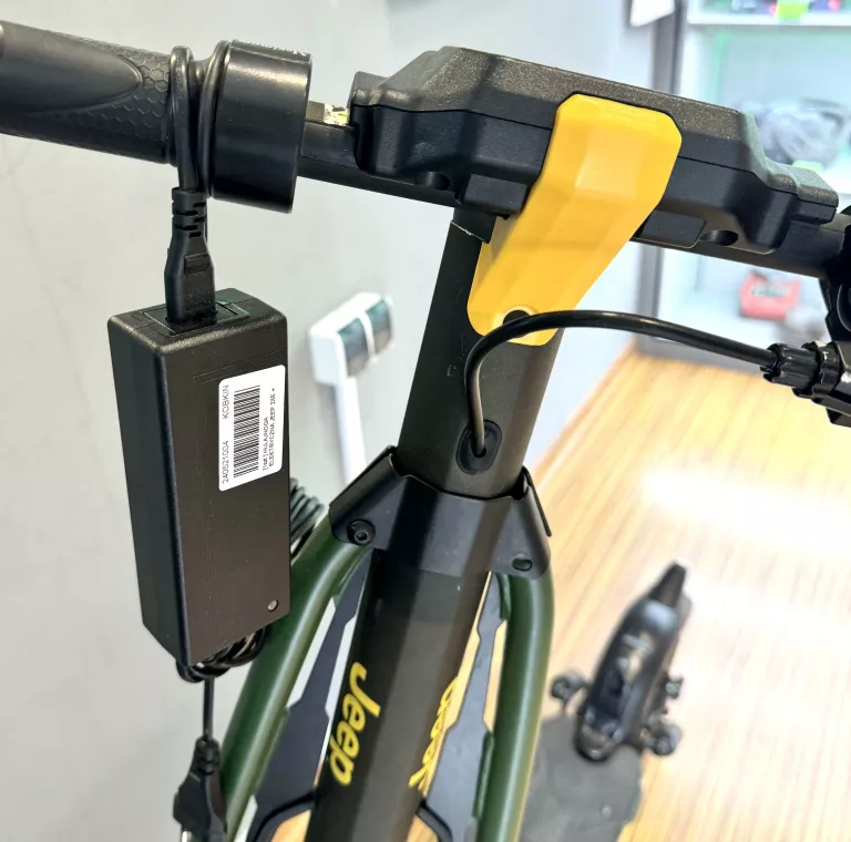 hulajnoga-elektryczna-jeep-2xe-adventurer-40km-350w-amortyzacja-10-predkosc-maksymalna-25