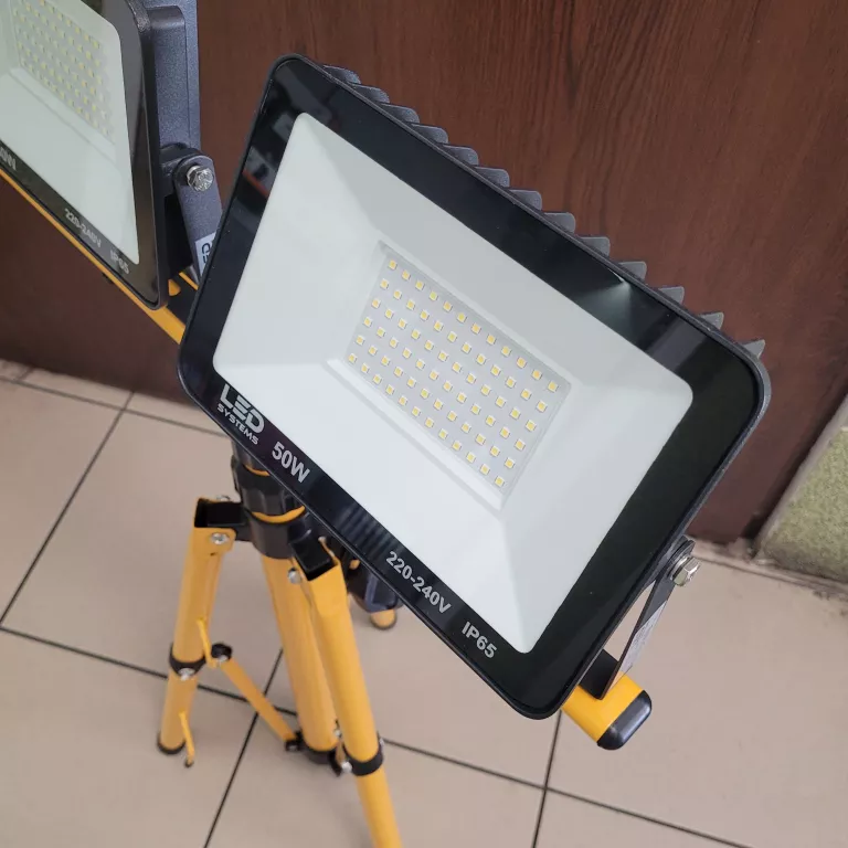 LAMPA HALOGEN LED NA STATYWIE STOJAKU 2 X 50W OKAZJA! POLECAM!