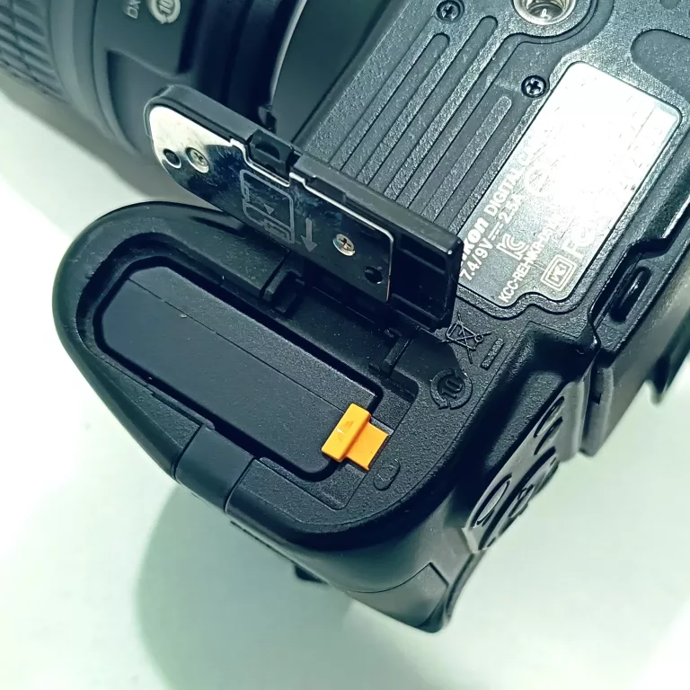 aparat-nikon-d5100-model-d5100