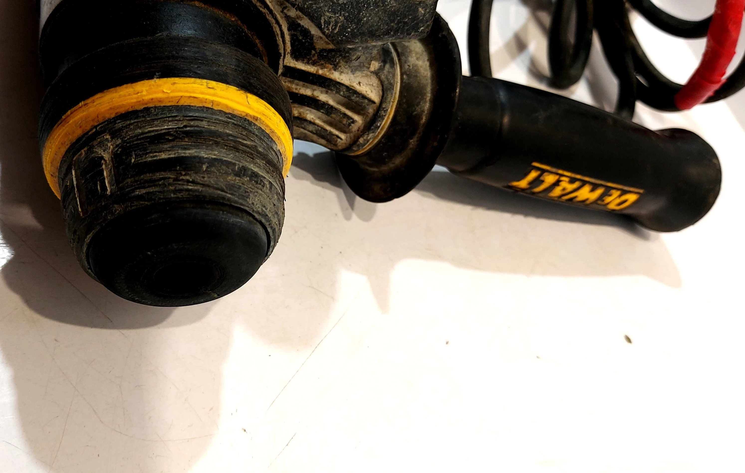 mlotowiertarka-dewalt-d25113-qs-maksymalna-moc-800