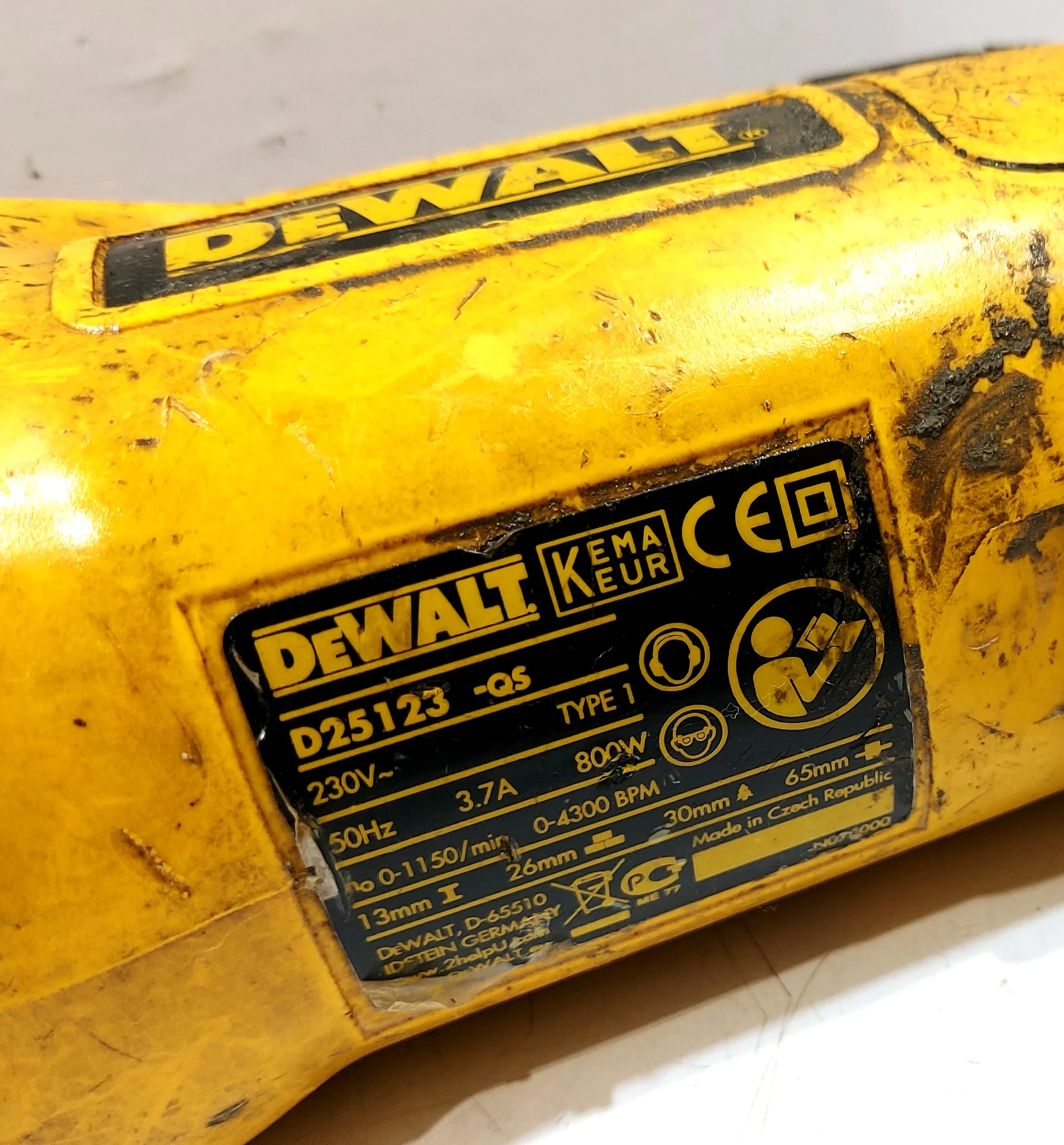 mlotowiertarka-dewalt-d25113-qs-stan-uzywany